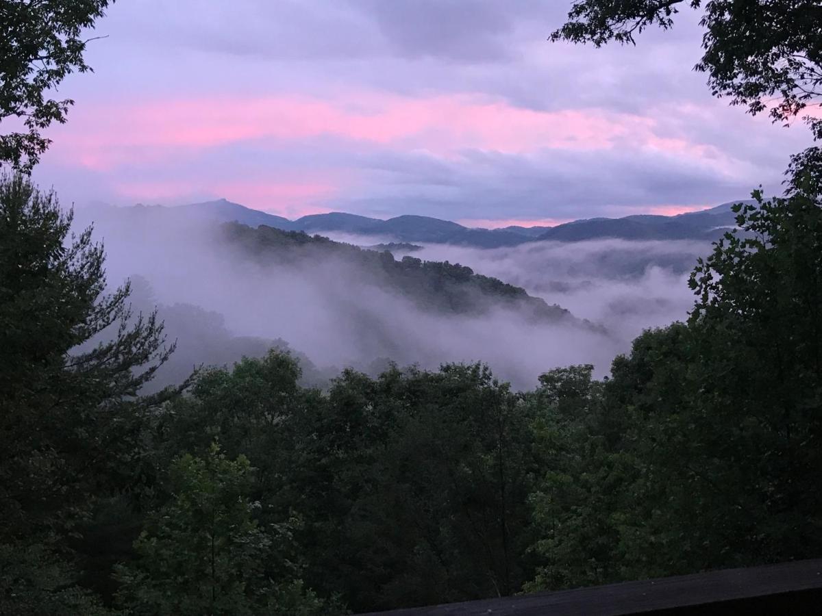 Lazy Bear Lodge Valle Crucis ภายนอก รูปภาพ